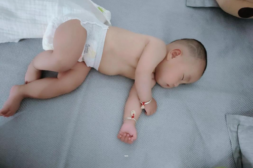 永兴宝宝多久会抬头 永兴宝宝多久会抬头